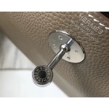 Hermes Lindy 26cm Taška v taupe šedé kůži Clemence s PHW