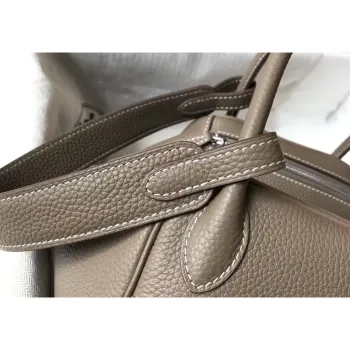 Hermes Lindy 26cm Taška v taupe šedé kůži Clemence s PHW