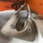 Hermes Lindy 26cm Taška v Gris Tourterelle Clemence s PHW