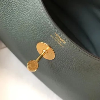 Hermes Lindy 26cm Taška v barvě Vert Amande Clemence s GHW