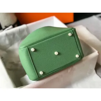 Kabelka Hermes Lindy 26 cm v barvě Vert Criquet z kůže Clemence s GHW