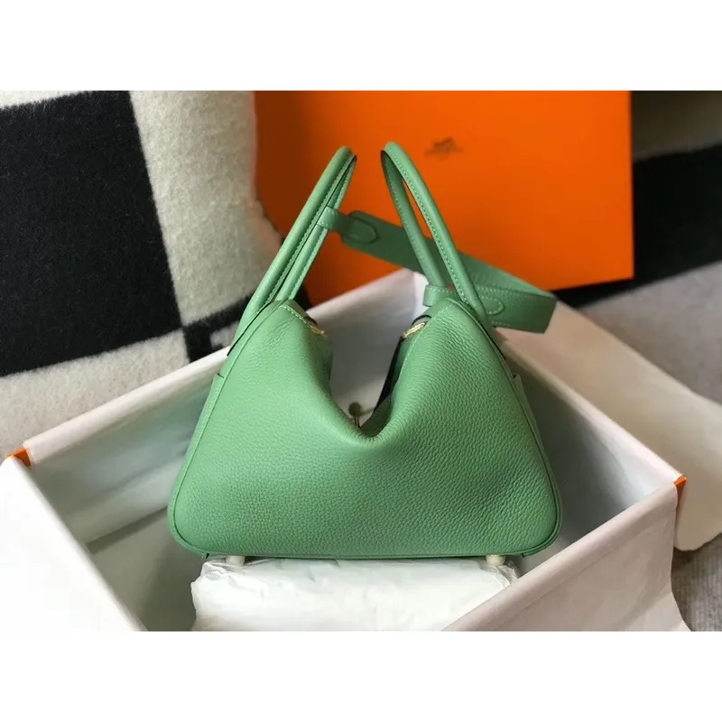 Kabelka Hermes Lindy 26 cm v barvě Vert Criquet z kůže Clemence s GHW