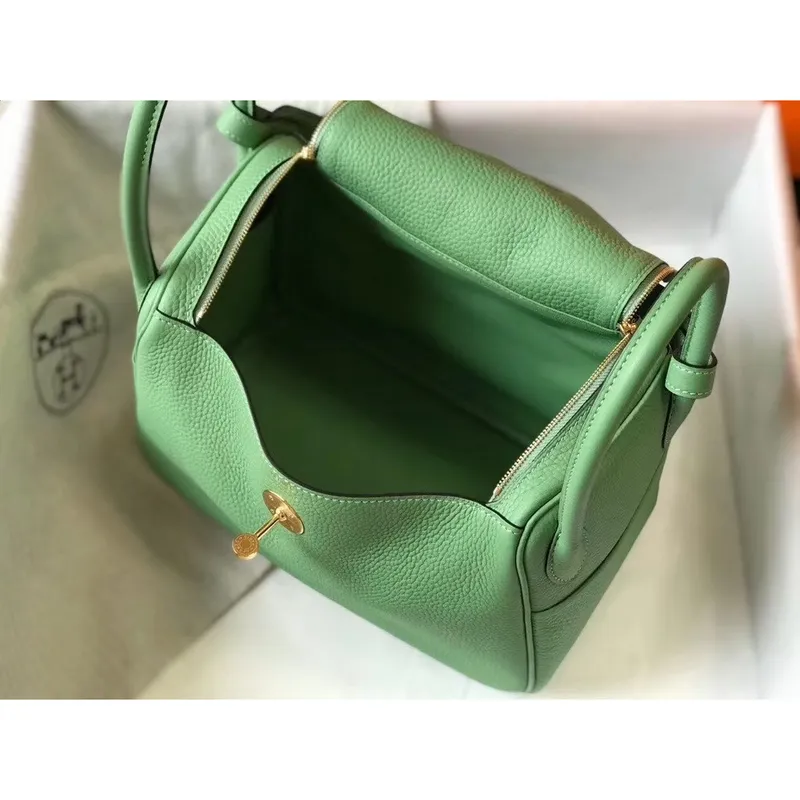 Kabelka Hermes Lindy 26 cm v barvě Vert Criquet z kůže Clemence s GHW