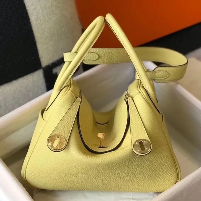 Hermes Lindy 26cm Taška v Jaune Poussin Clemence s GHW