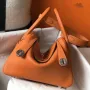 Hermes Lindy 26cm Taška v oranžovém Clemence s PHW