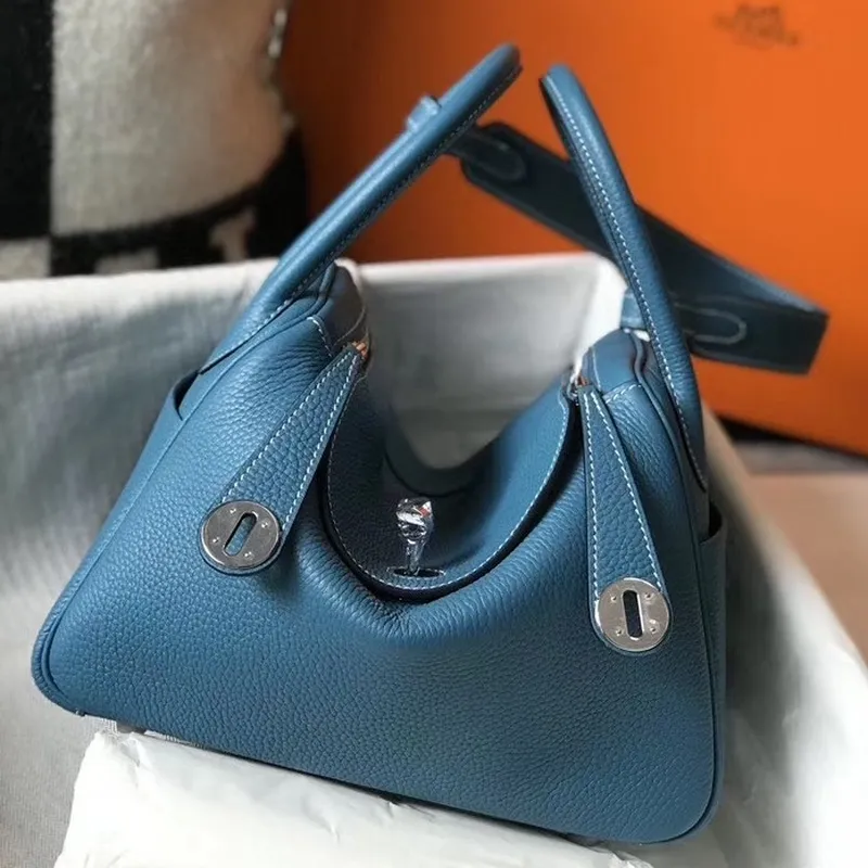 Hermes Lindy 26cm Taška v modrém džínovém kůži Clemence s PHW