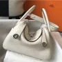 Hermes Lindy 26cm Taška v bílé kůži Clemence s PHW