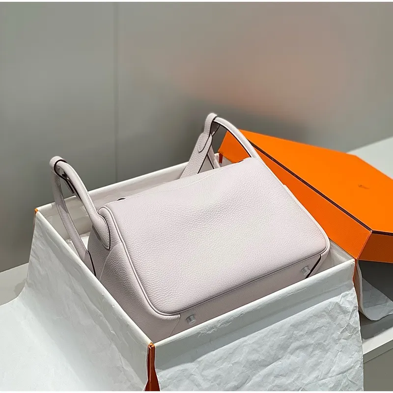 Hermes Lindy 30cm Taška v jemně růžové kůži Clemence s PHW