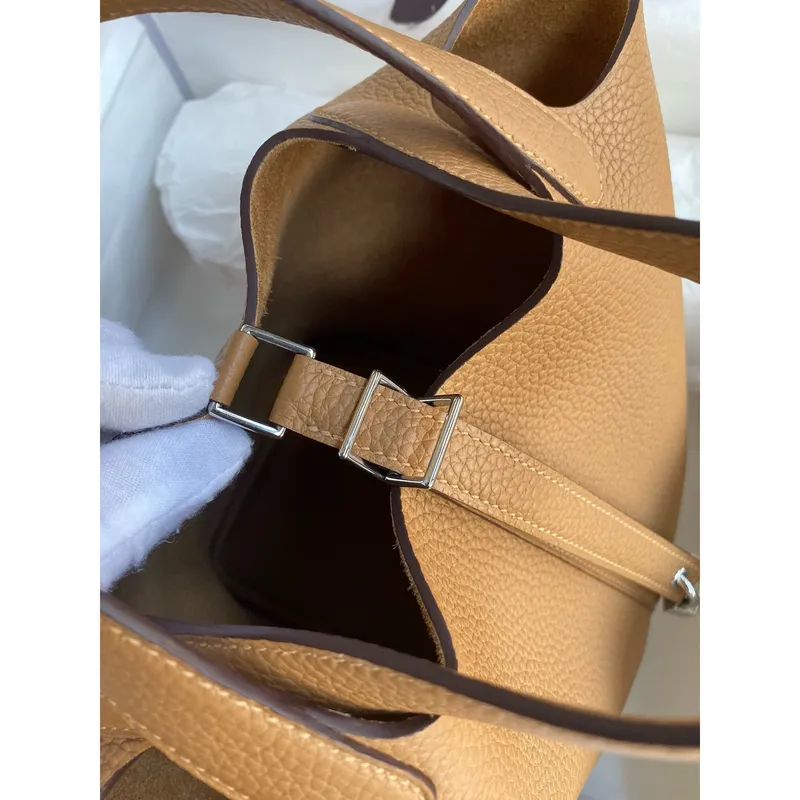 Hermes Picotin Lock 18 Ručně vyráběná taška z kůže Clemence v barvě sušenky