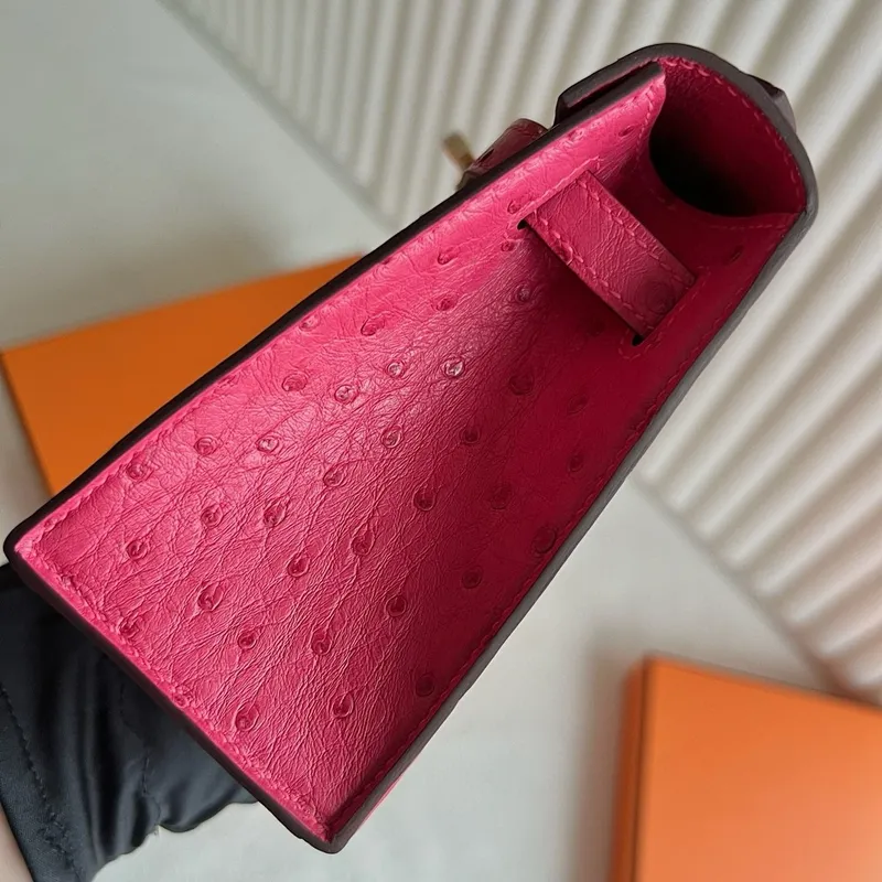 Kelly Pochette Ručně Vyrobená Taška z Růžové Tyrien Pštrosí Kůže