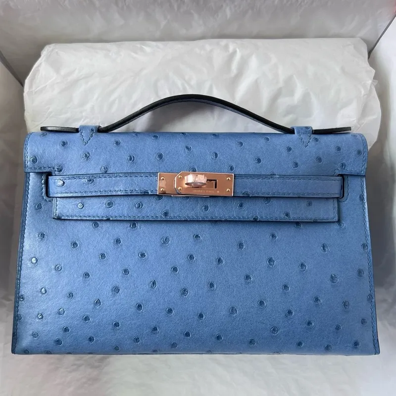 Kelly Pochette Ručně Vyrobená Taška z Mykonos Pštrosí Kůže