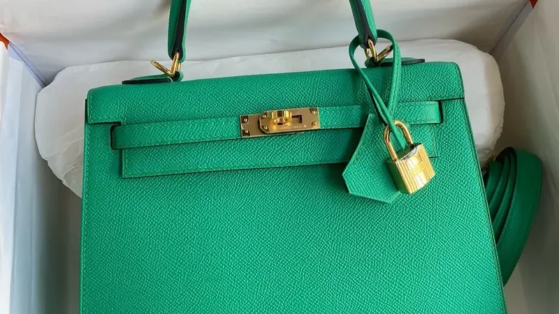 Hermès Kelly Sellier 25 Vert Jade — nadčasová elegance z Epsom telecí kůže