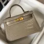 Kelly Mini II Taška v Taupe Embossed Krokodýlí Telecí Kůže