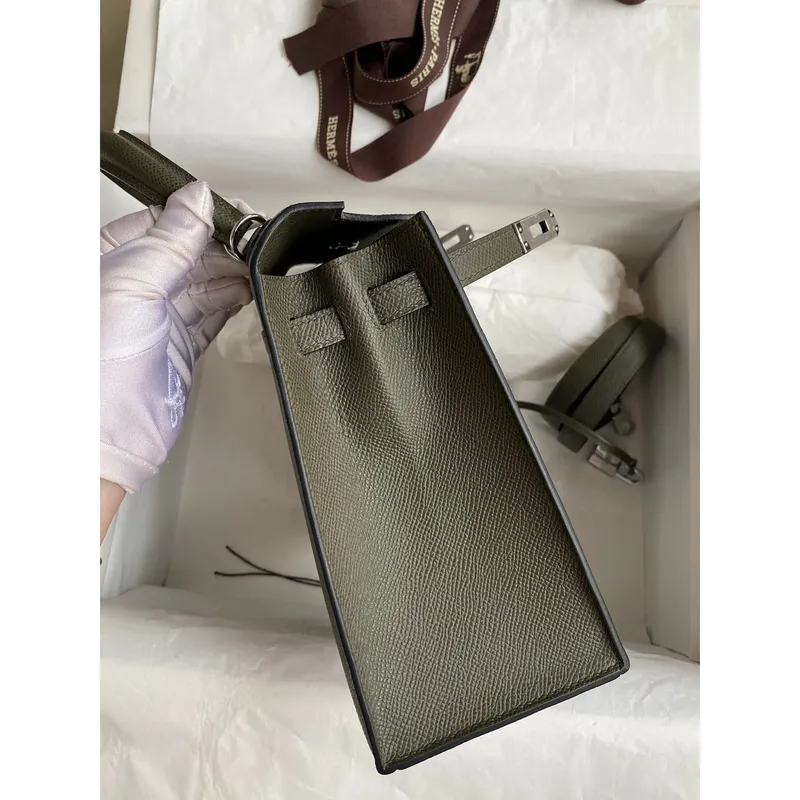 Kelly Sellier 25 Ručně vyráběná taška v barvě Vert De Gris z telecí kůže Epsom