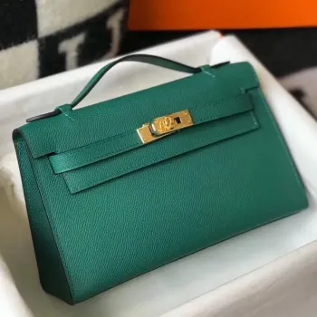 Kelly Pochette Taška v zelené Veronese Epsom kůži — kompaktní luxus s investiční hodnotou