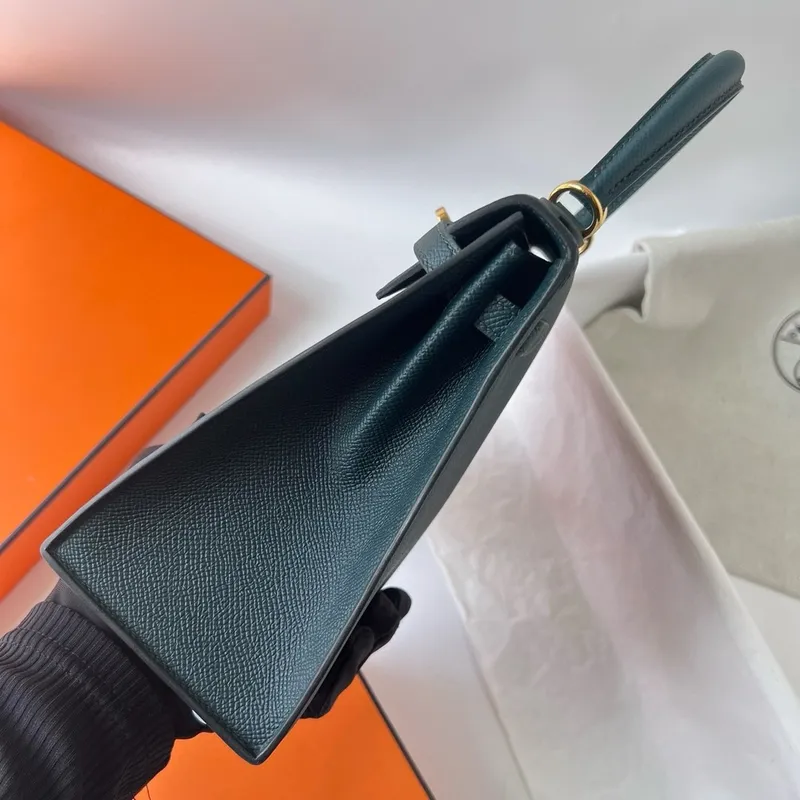 Kelly Sellier 25 Ručně vyráběná taška v barvě Vert Cypres z Epsom telecí kůže