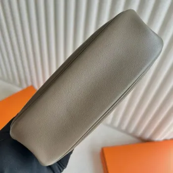 Kelly Moove Ručně vyráběná taška v taupe rychlé telecí kůži