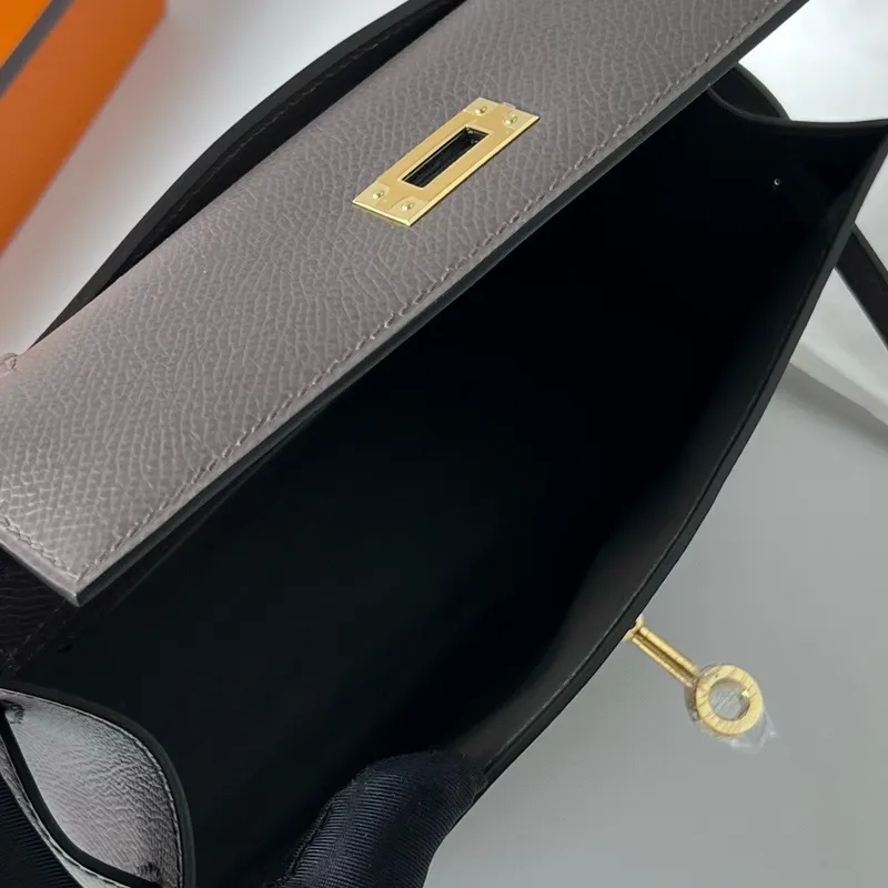 Kelly Pochette Ručně Vyrobená Taška V Etain Epsom Telecí Kůži