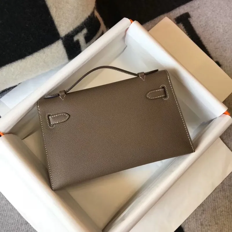 Kelly Pochette Taška v taupe šedé Epsom kůži