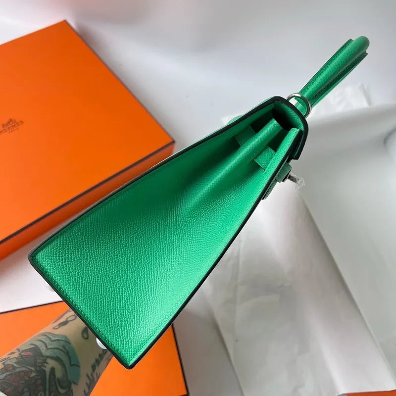 Kelly Sellier 25 Ručně vyráběná taška v barvě Vert Comics z telecí kůže Epsom