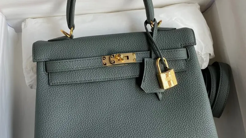 Hermès Kelly Retourne 25 in Green Almond Clemence Leather — Timeless Handmade Luxury