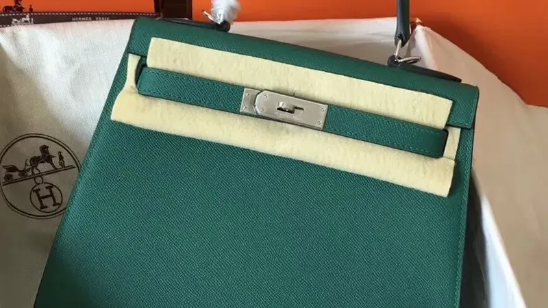 Hermès Malachite Epsom Kelly 28 cm — Ručně vyráběná ikonická kabelka