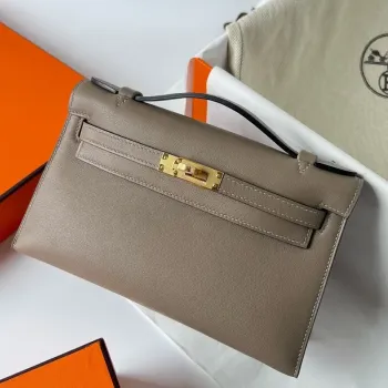 Kelly Pochette Ručně Vyrobená Taška v Taupe Swift Telecí Kůži