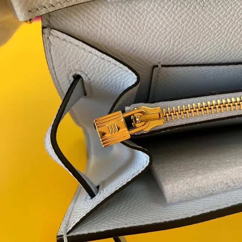 Kelly Classique To Go Peněženka v modrém zephyru z telecí kůže Epsom