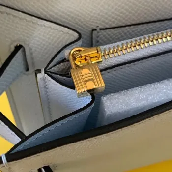 Kelly Classique To Go Peněženka v modrém zephyru z telecí kůže Epsom