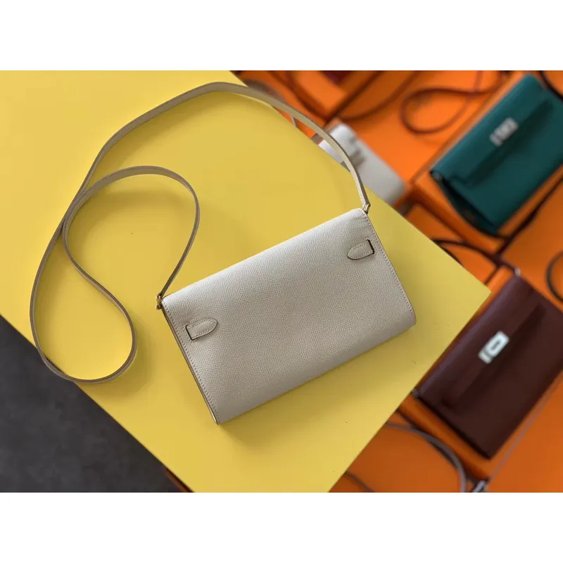 Kelly Classique To Go Peněženka v modrém zephyru z telecí kůže Epsom