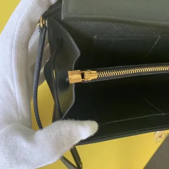 Kelly Classique To Go Peněženka v černé Epsom telecí kůži