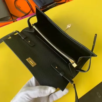 Kelly Classique To Go Peněženka v černé Epsom telecí kůži