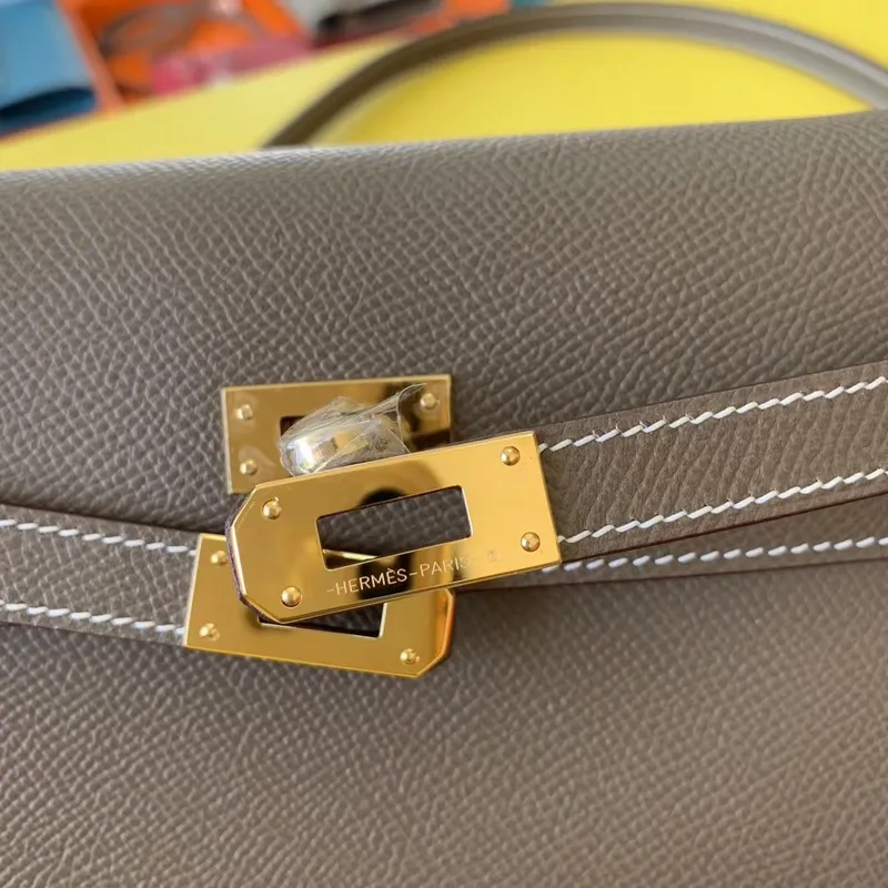 Kelly Classique To Go peněženka v taupe Epsom telecí kůže