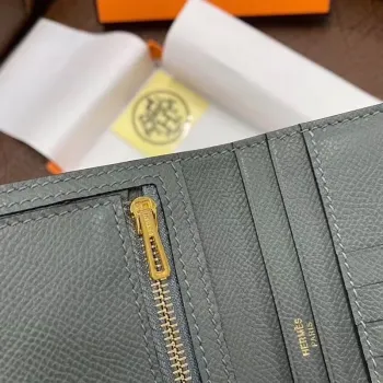 Hermes Bearn Kompaktní Peněženka v Barvě Vert Amande z Epsom Kůže