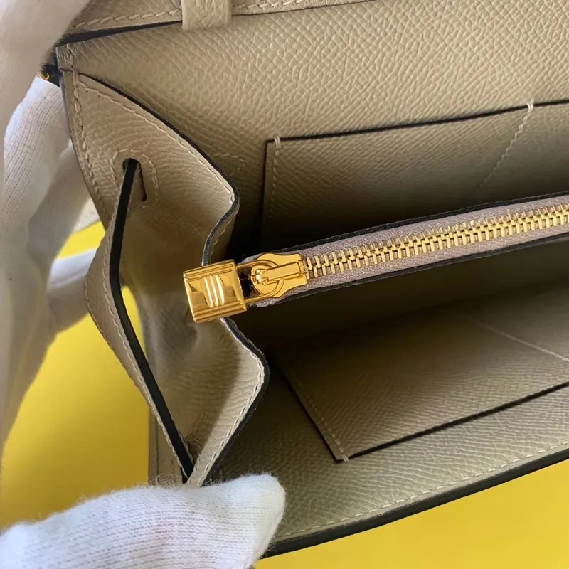 Kelly Classique To Go Peněženka v Tourterelle Epsom telecí kůže