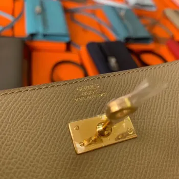 Kelly Classique To Go Peněženka v Tourterelle Epsom telecí kůže