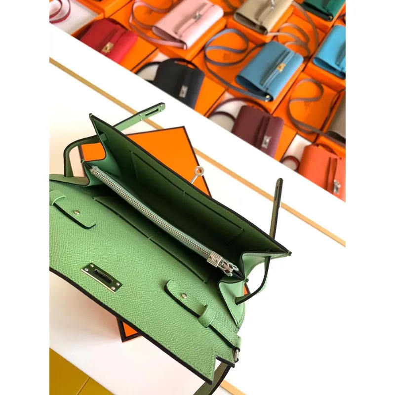 Kelly Classique To Go Peněženka v barvě Vert Criquet z telecí kůže Epsom