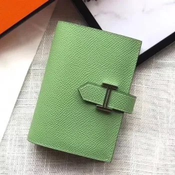 Hermes Bearn Mini Peněženka v barvě Vert Criquet z Epsom kůže