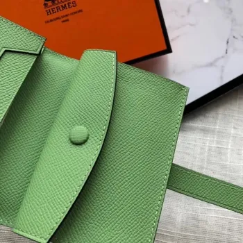 Hermes Bearn Mini Peněženka v barvě Vert Criquet z Epsom kůže