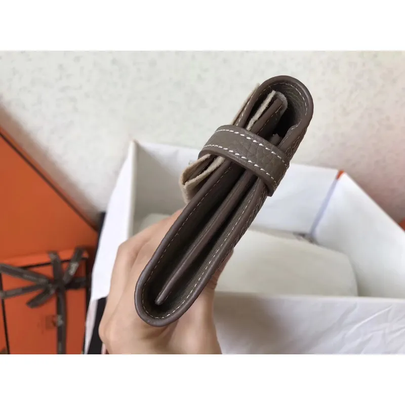 Kelly Classic Dlouhá Peněženka v Kůže Clemence Etoupe