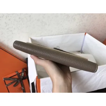 Kelly Classic Dlouhá Peněženka v Kůže Clemence Etoupe