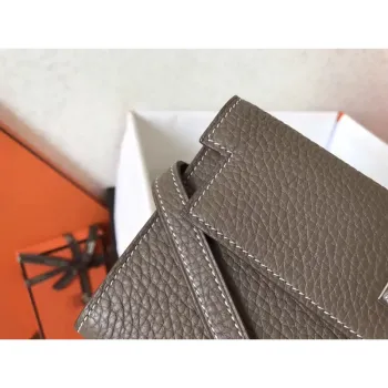 Kelly Classic Dlouhá Peněženka v Kůže Clemence Etoupe