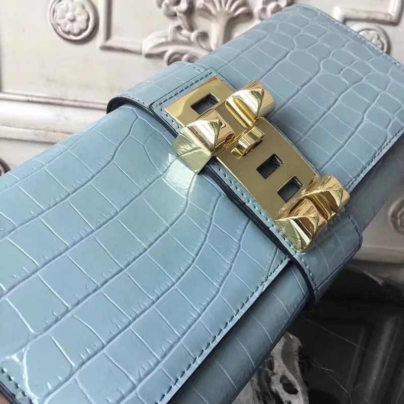 Kabelka Hermes Medor v kůži krokodýla v barvě Ciel